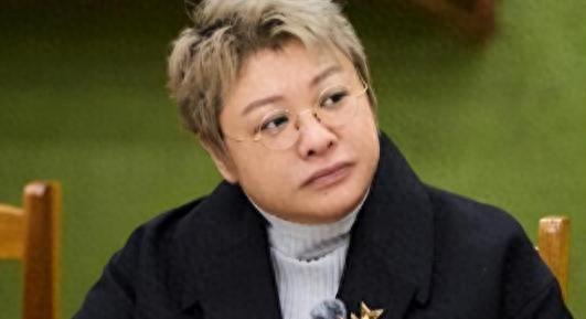 澳客网官网-贪污上亿、假慈善？这次当众闹“笑话”的韩红，揭开了李湘的体面